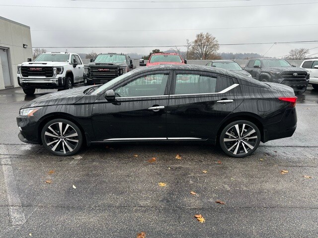 2022 Nissan Altima 2.5 Platinum photo 2