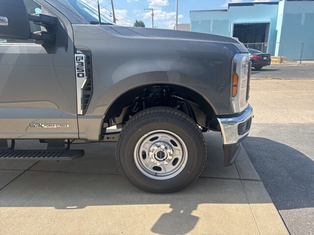 2026 Ford F-350 photo 2