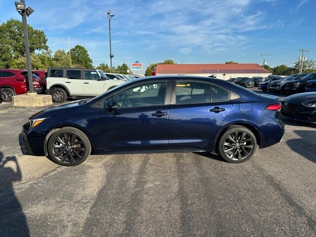 2023 Toyota Corolla SE photo 3