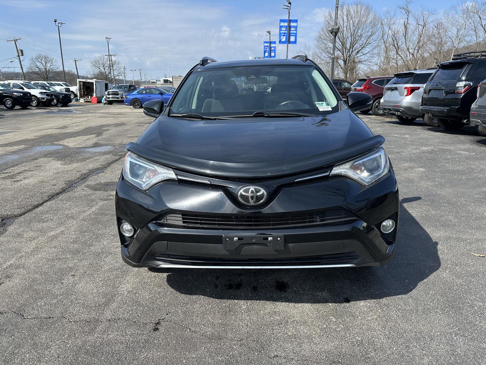 Used 2018 Toyota RAV4 XLE with VIN 2T3RFREV8JW809175 for sale in Saint Albans, WV