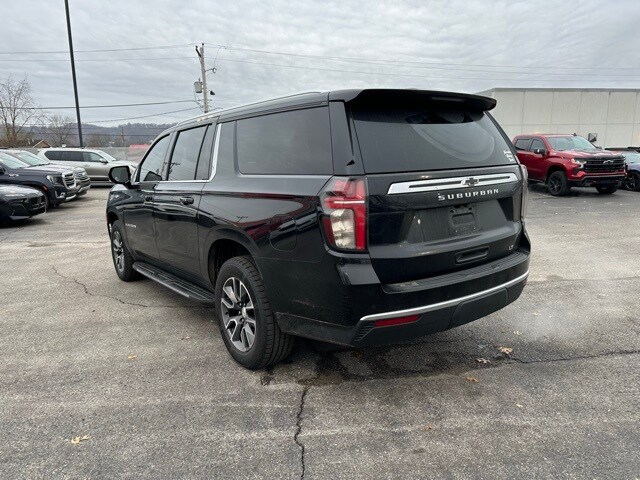 2021 Chevrolet Suburban LT photo 4
