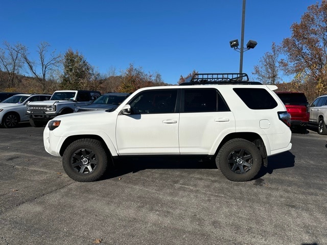 2021 Toyota 4Runner SR5 Premium photo 2