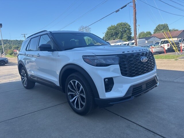 2025 Ford Explorer ST-Line photo 4
