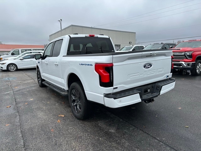 2025 Ford F-150 Lightning photo 3