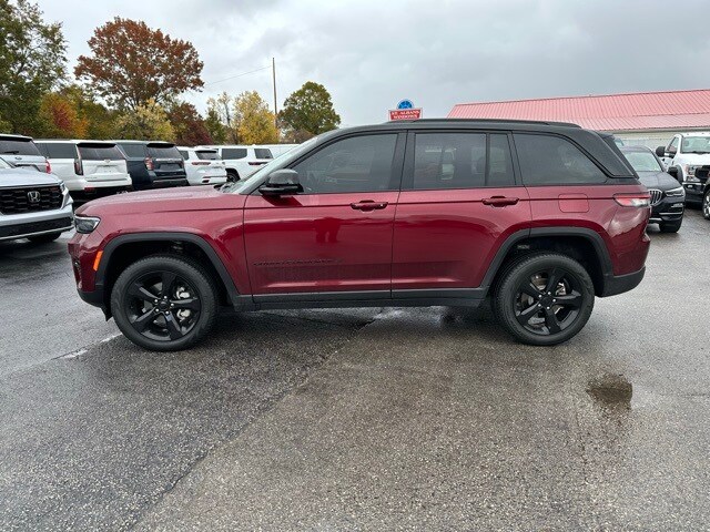 2024 Jeep Grand Cherokee Limited photo 2