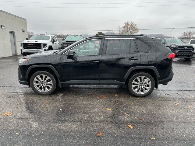 2025 Toyota RAV4 XLE Premium photo 3