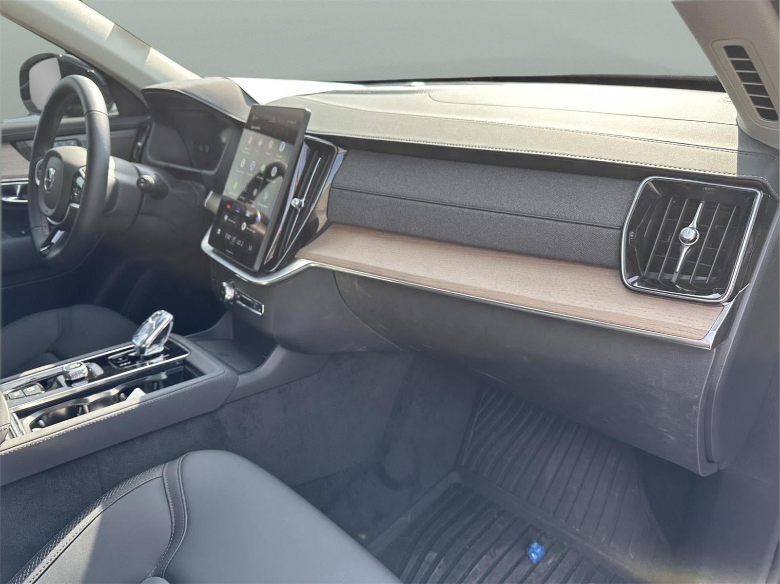 2026 Volvo XC90 Plus - Photo 21