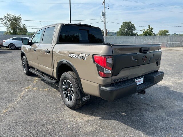 2024 Nissan Titan PRO-4X photo 4