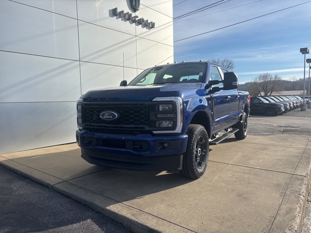 2026 Ford F-350 Super Duty XL's photo