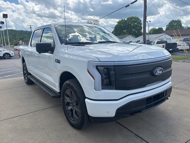 2025 Ford F-150 Lightning photo 2