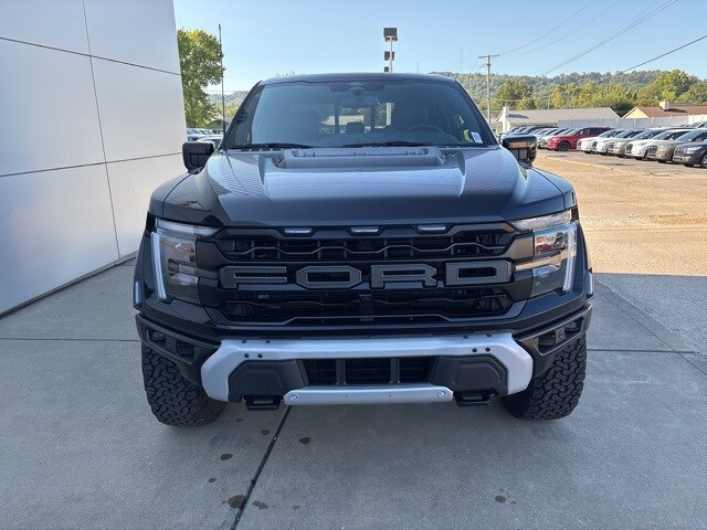 2025 Ford F-150 Raptor photo 2