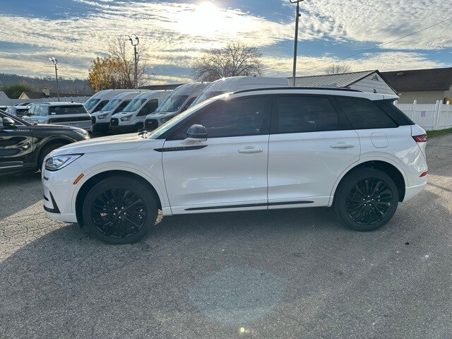 2023 Lincoln Corsair Reserve photo 3