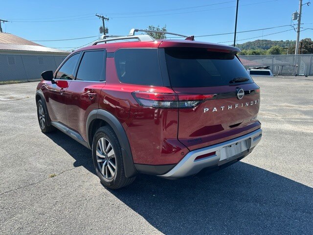 2022 Nissan Pathfinder SL photo 3