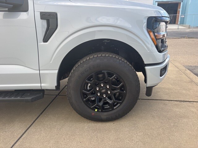 2025 Ford F-150 XLT photo 2