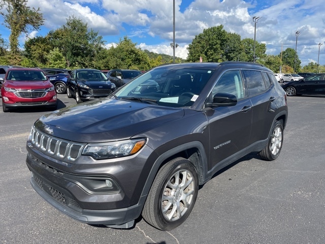 Used 2022 Jeep Compass Latitude Lux with VIN 3C4NJDFB0NT176110 for sale in Saint Albans, WV