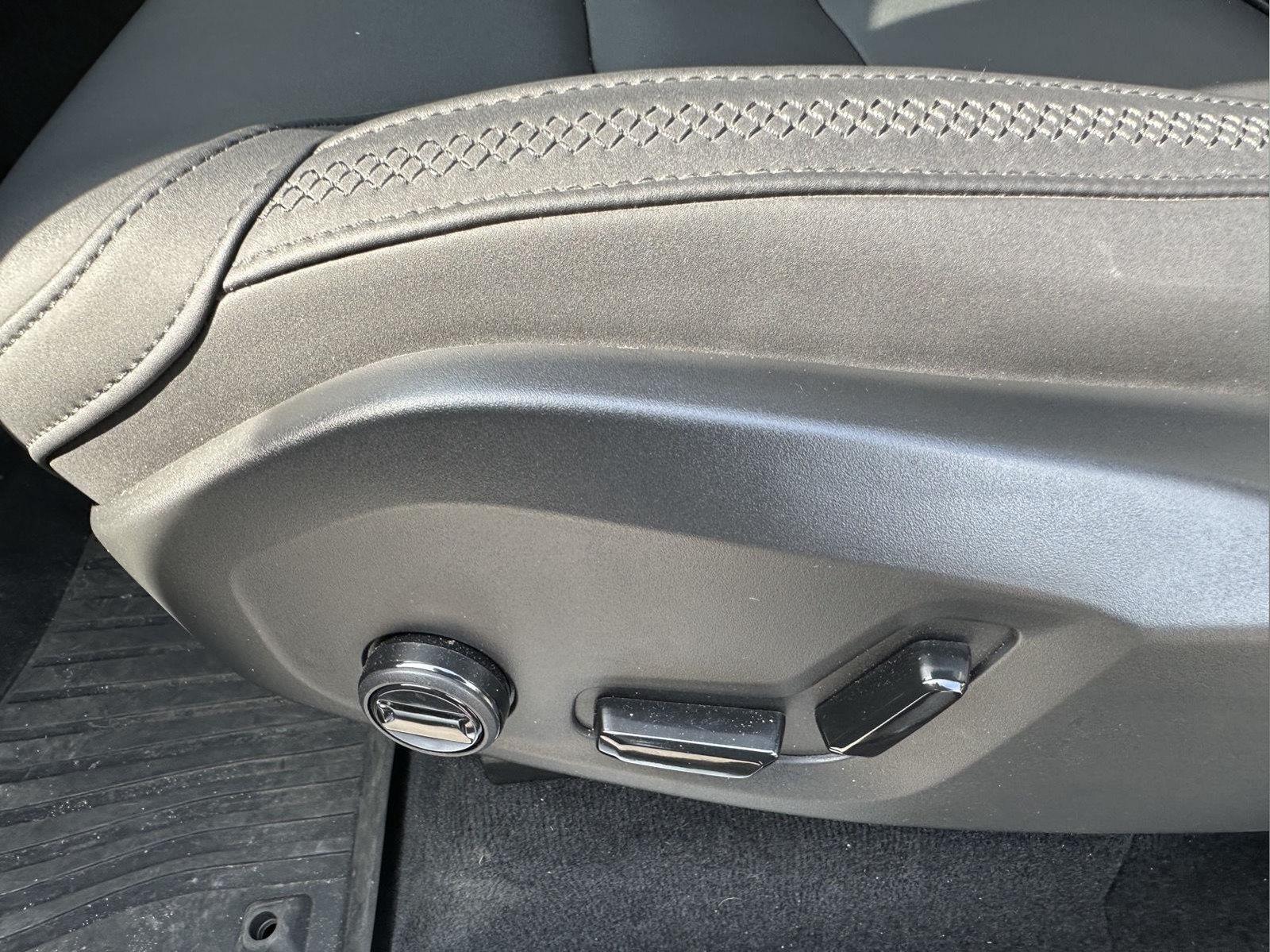 2026 Volvo XC90 Plus - Photo 14