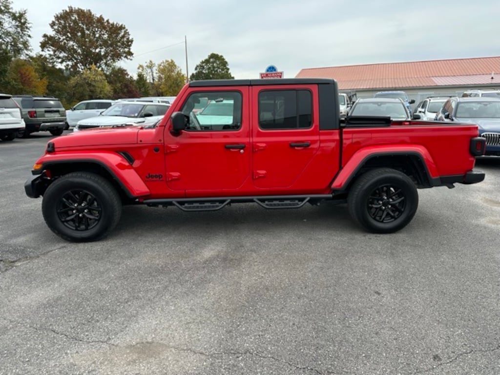 Used 2021 Jeep Gladiator Sport Truck