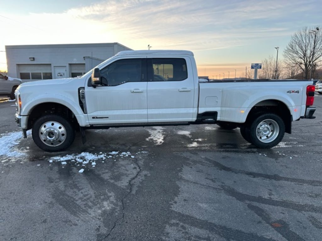 Used 2024 Ford F-450SD Lariat Truck
