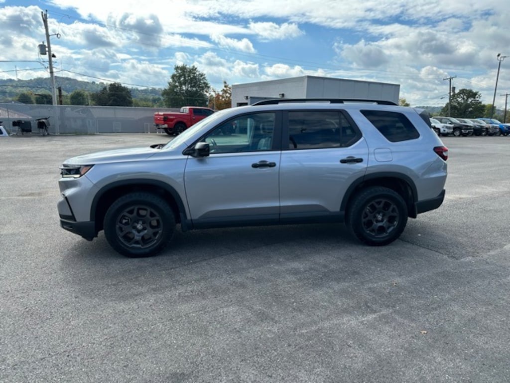 Used 2023 Honda Pilot TrailSport SUV