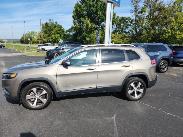 Used 2021 Jeep Cherokee Limited with VIN 1C4PJMDX4MD216264 for sale in Saint Albans, WV