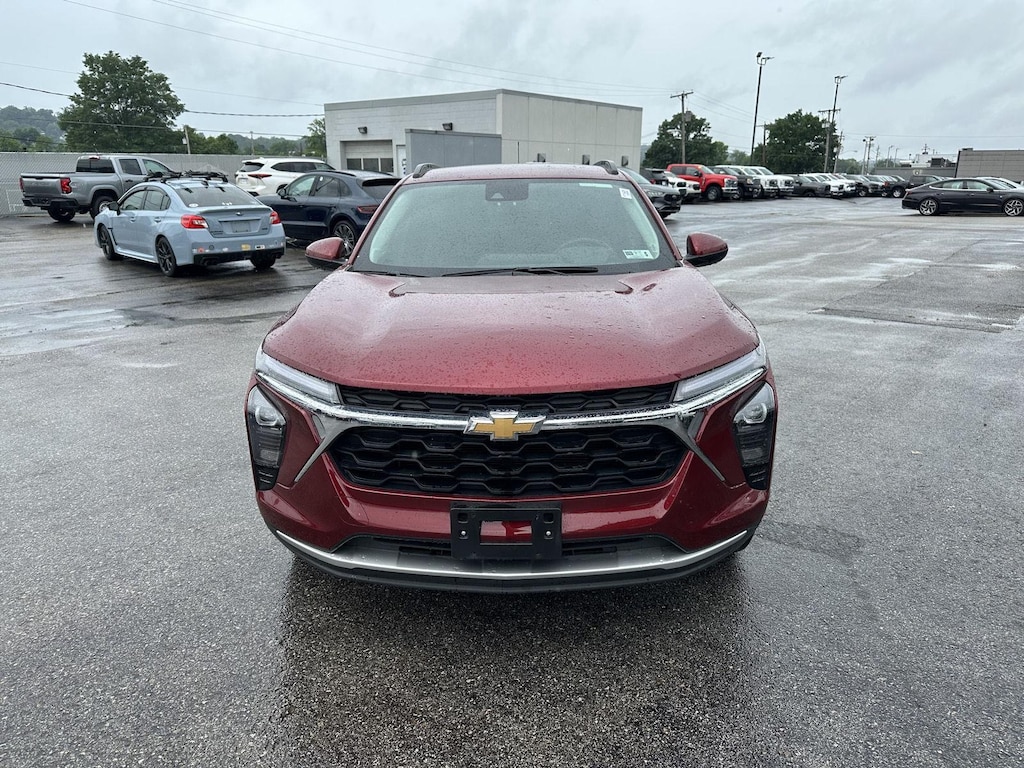 Used 2025 Chevrolet Trax LT SUV