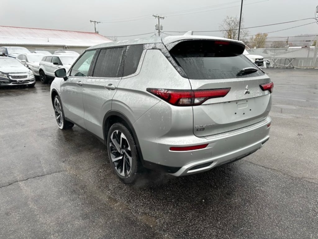 Used 2024 Mitsubishi Outlander SE SUV