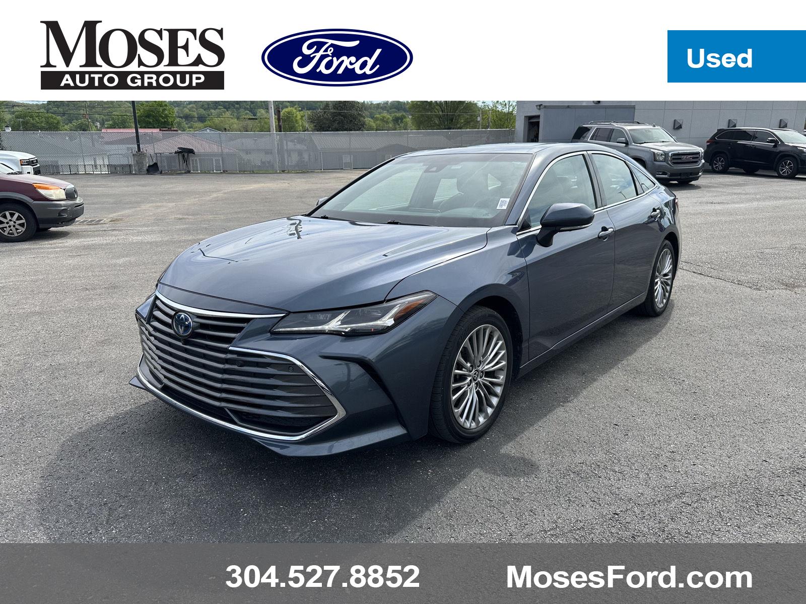 2022 Toyota Avalon Limited Hybrid's photo