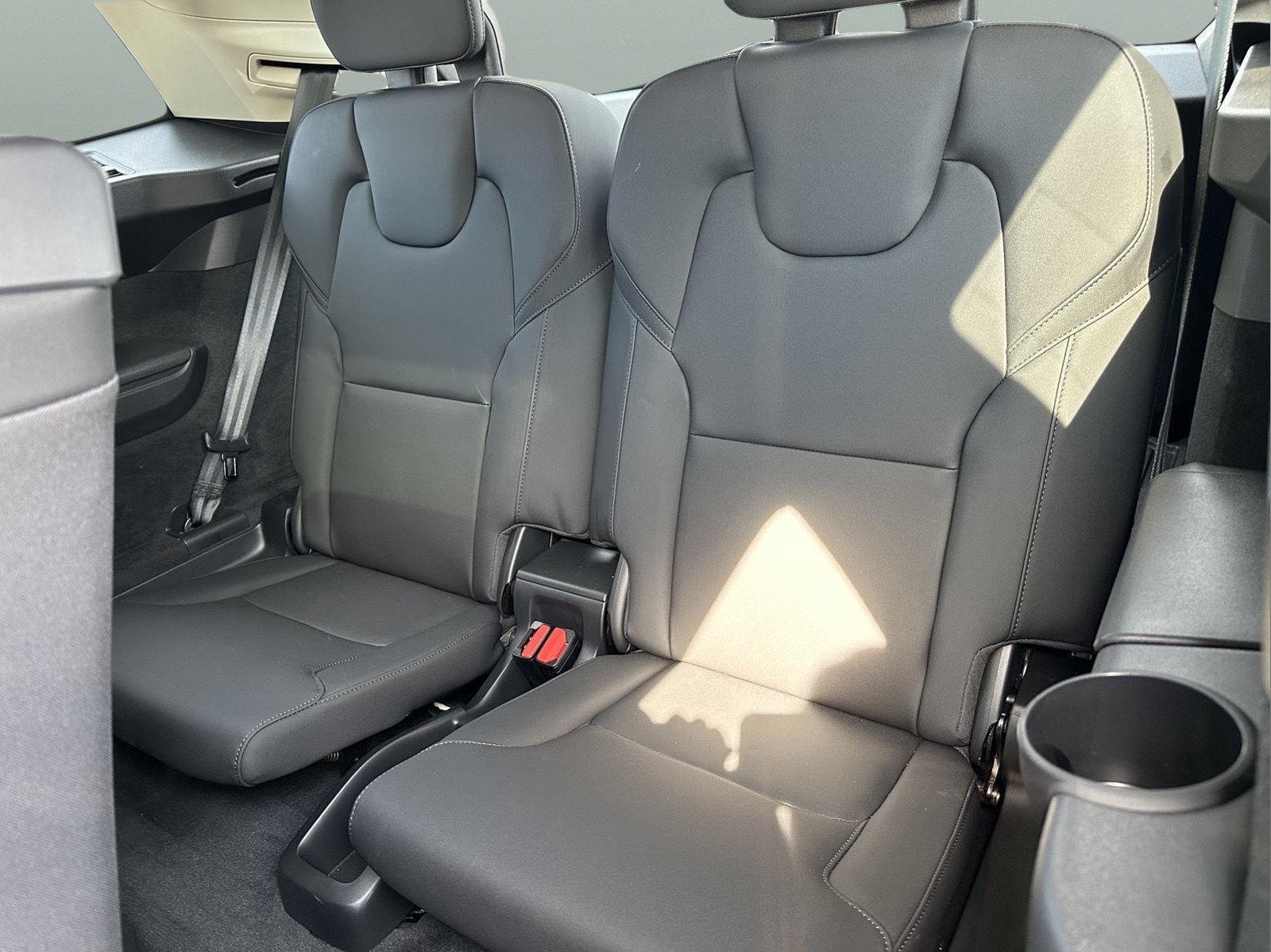 2026 Volvo XC90 Plus - Photo 17