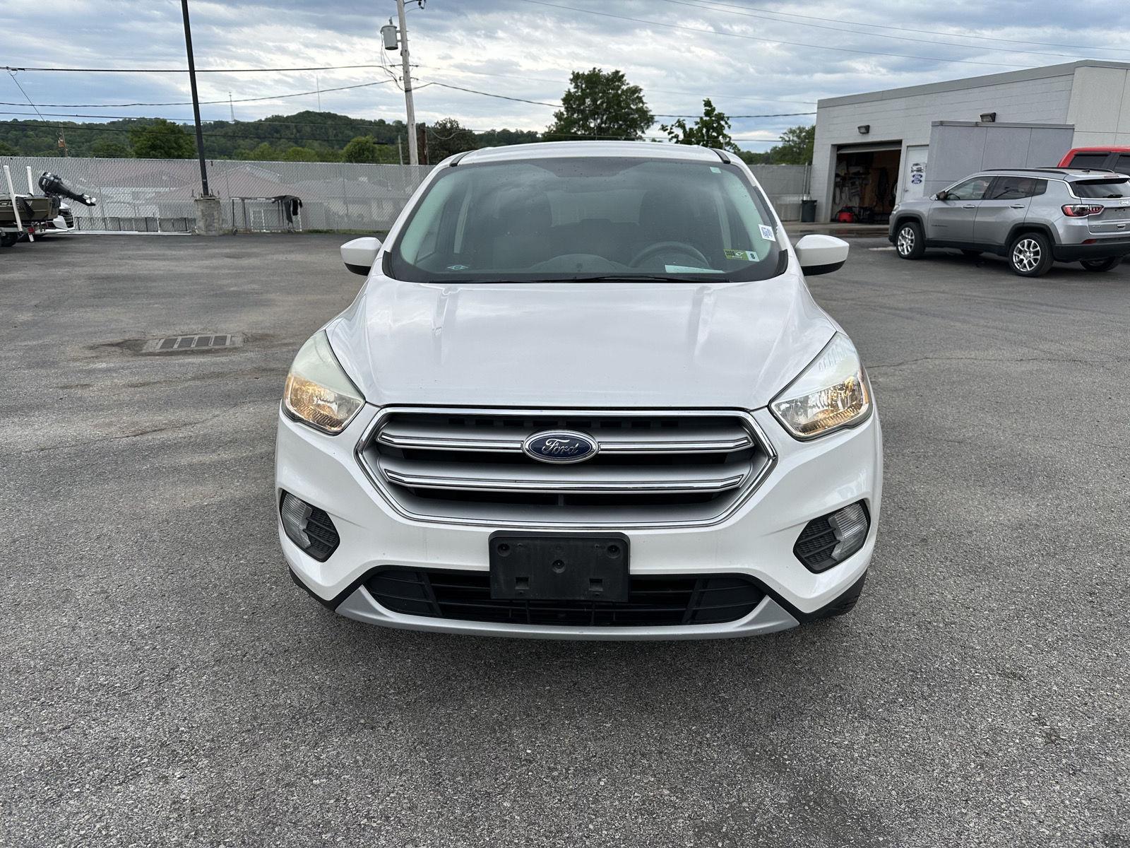 Used 2017 Ford Escape SE with VIN 1FMCU9G93HUA89492 for sale in Saint Albans, WV