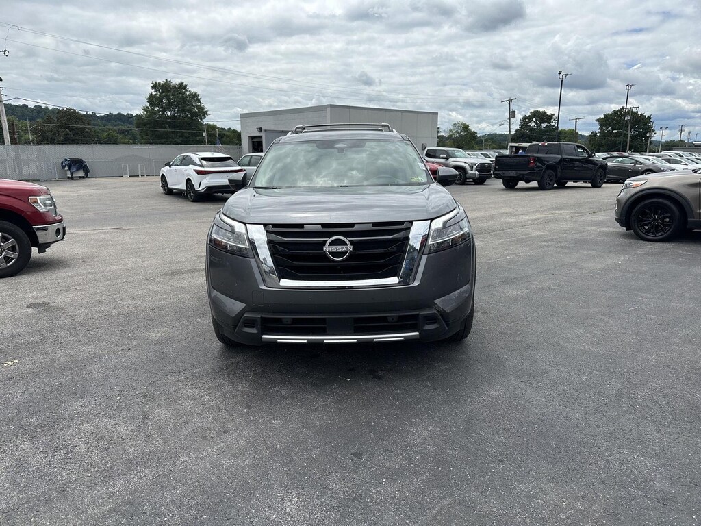 Used 2024 Nissan Pathfinder Platinum SUV