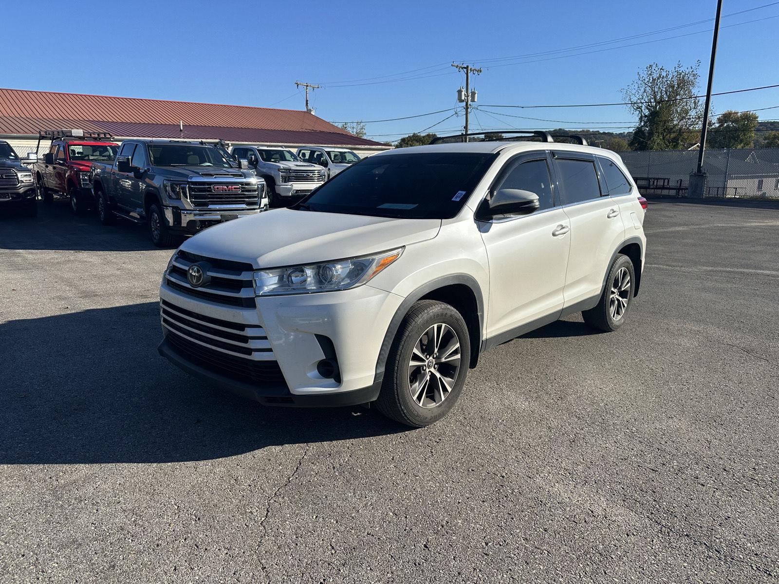 Used 2019 Toyota Highlander LE with VIN 5TDBZRFH0KS967000 for sale in Saint Albans, WV