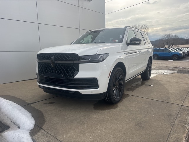 2025 Lincoln Navigator Reserve's photo