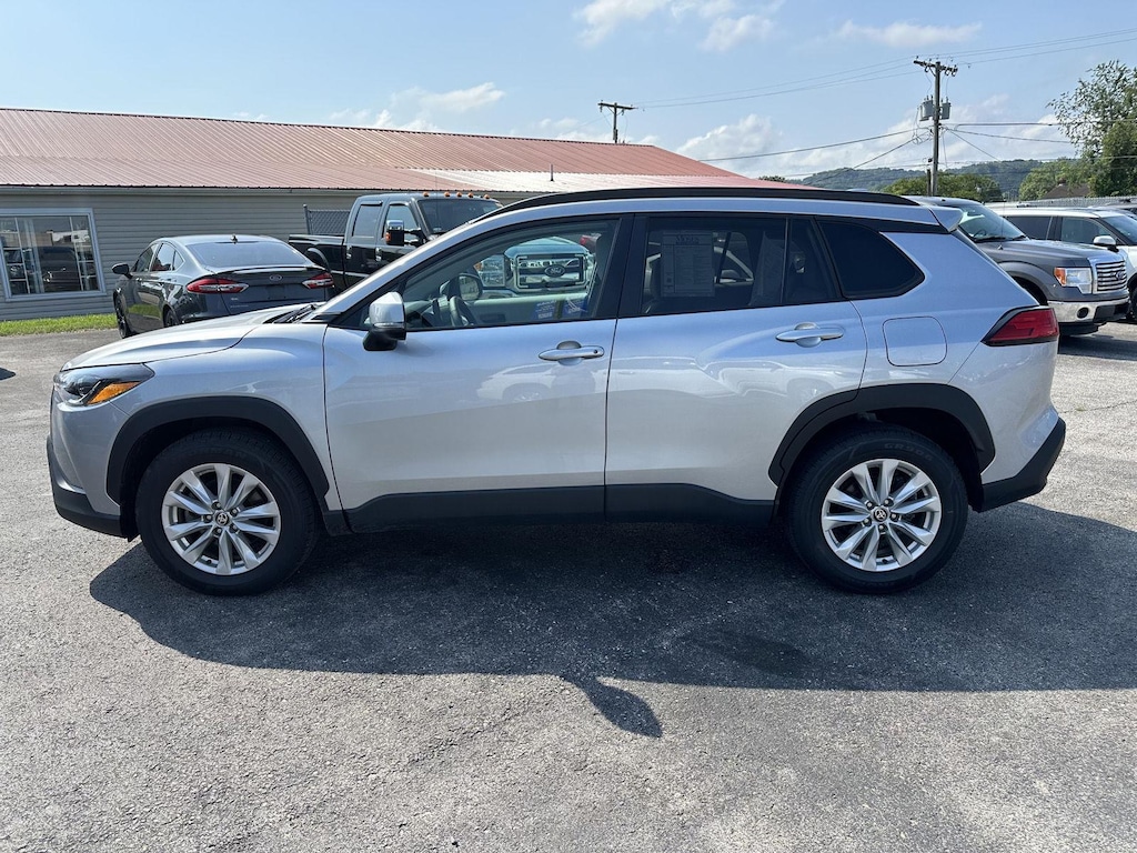 Used 2024 Toyota Corolla Cross LE SUV