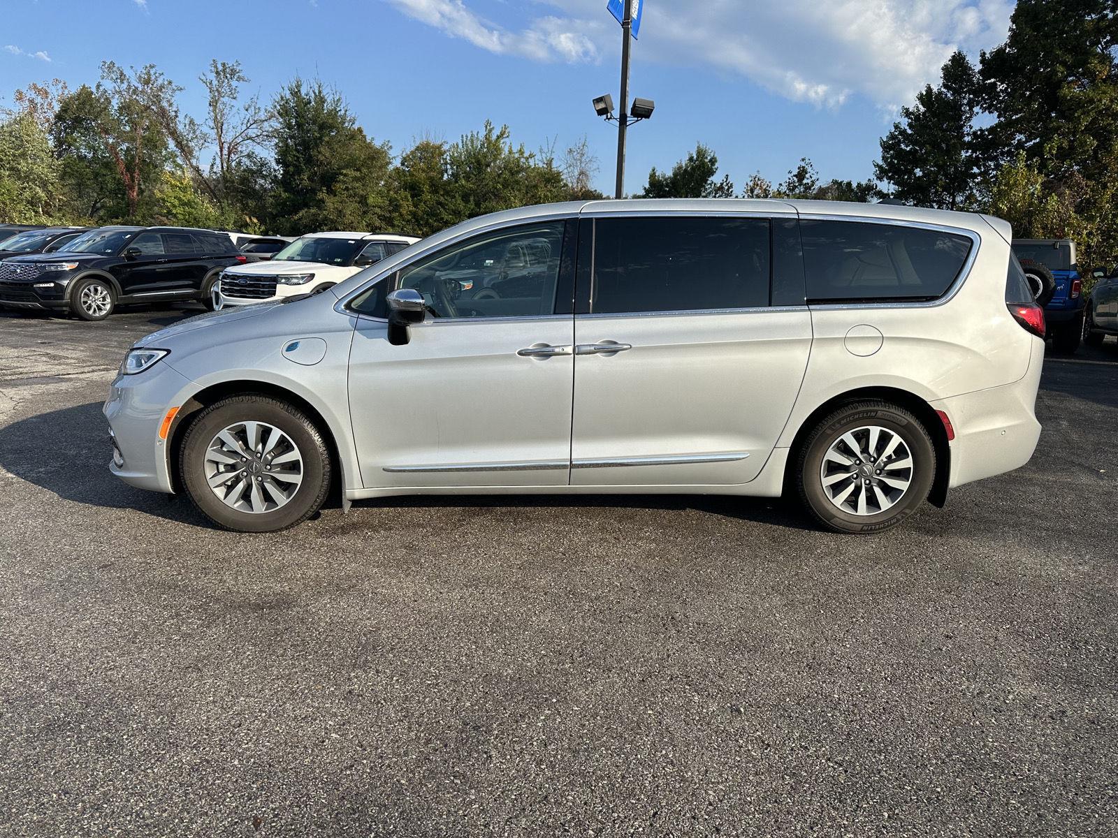 Used 2023 Chrysler Pacifica Hybrid Limited Van