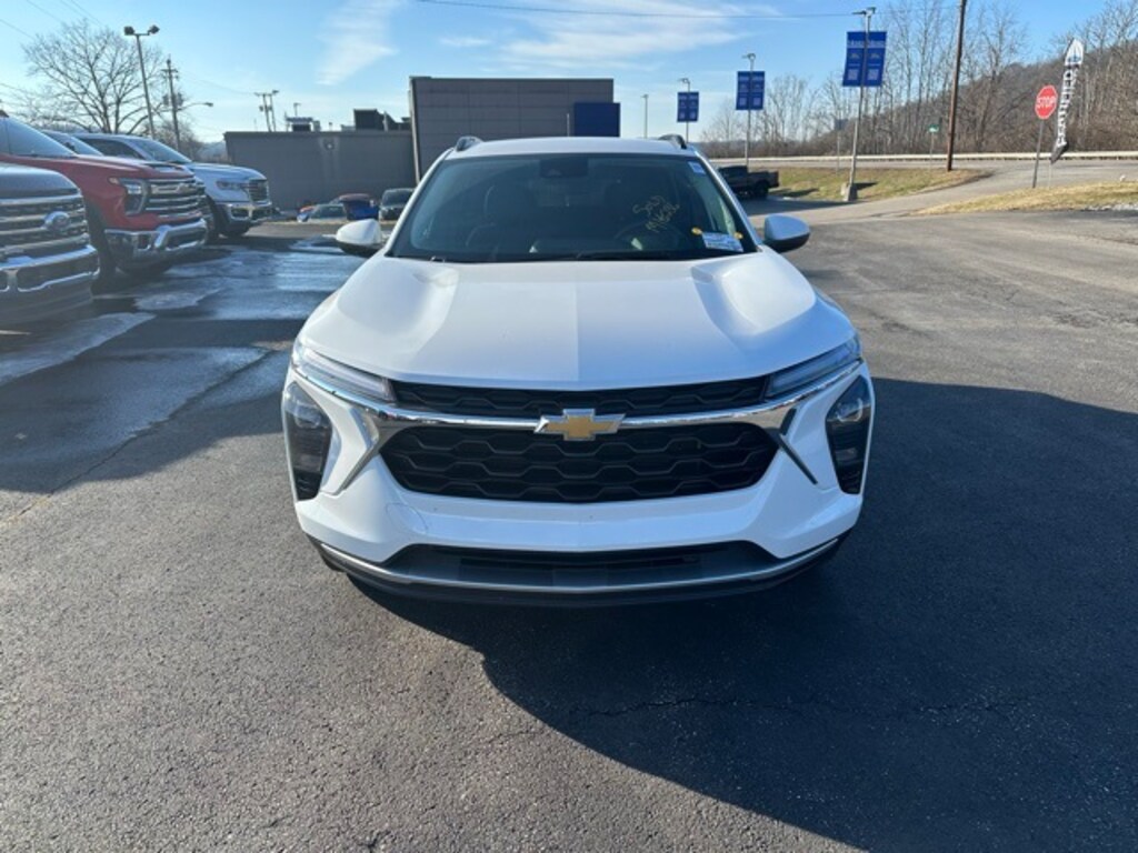 Used 2025 Chevrolet Trax LT SUV