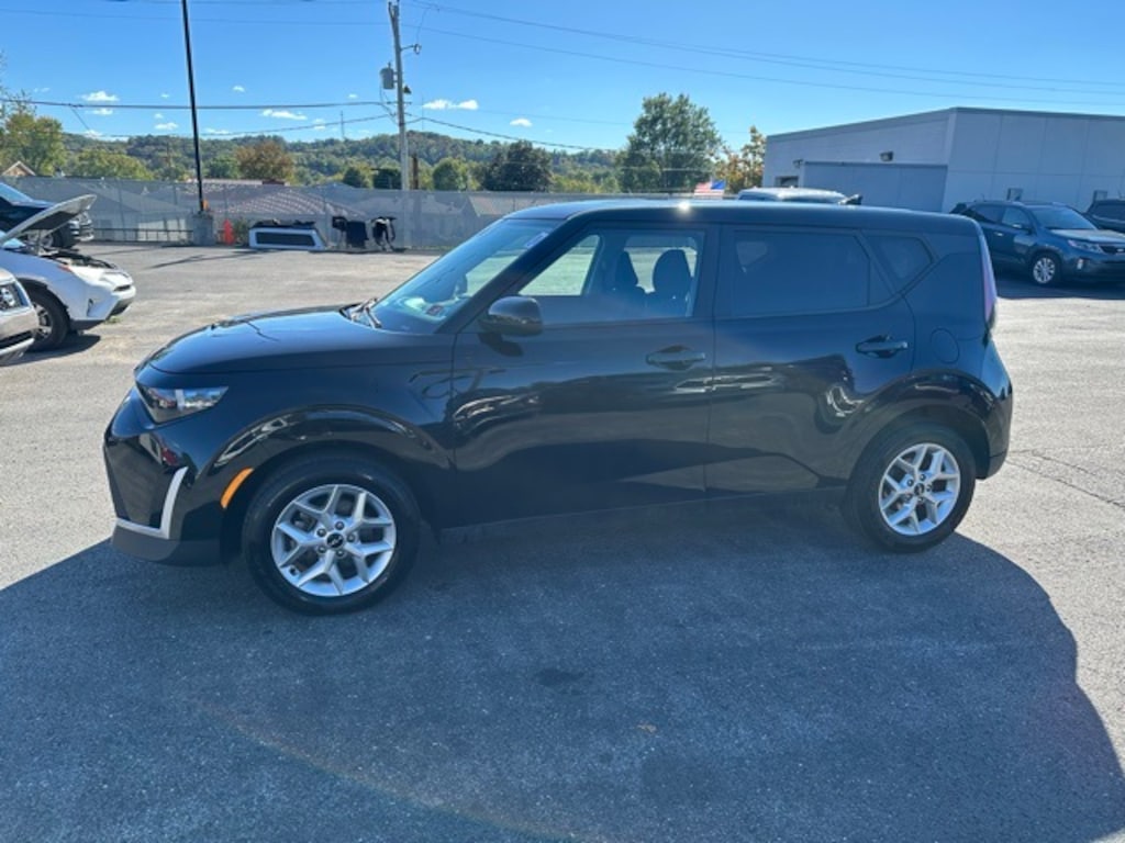 Used 2023 Kia Soul LX Hatchback