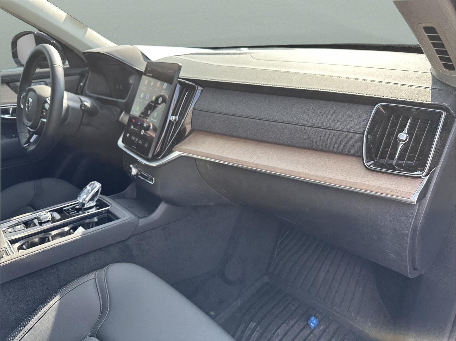 2026 Volvo XC90 Plus - Photo 21