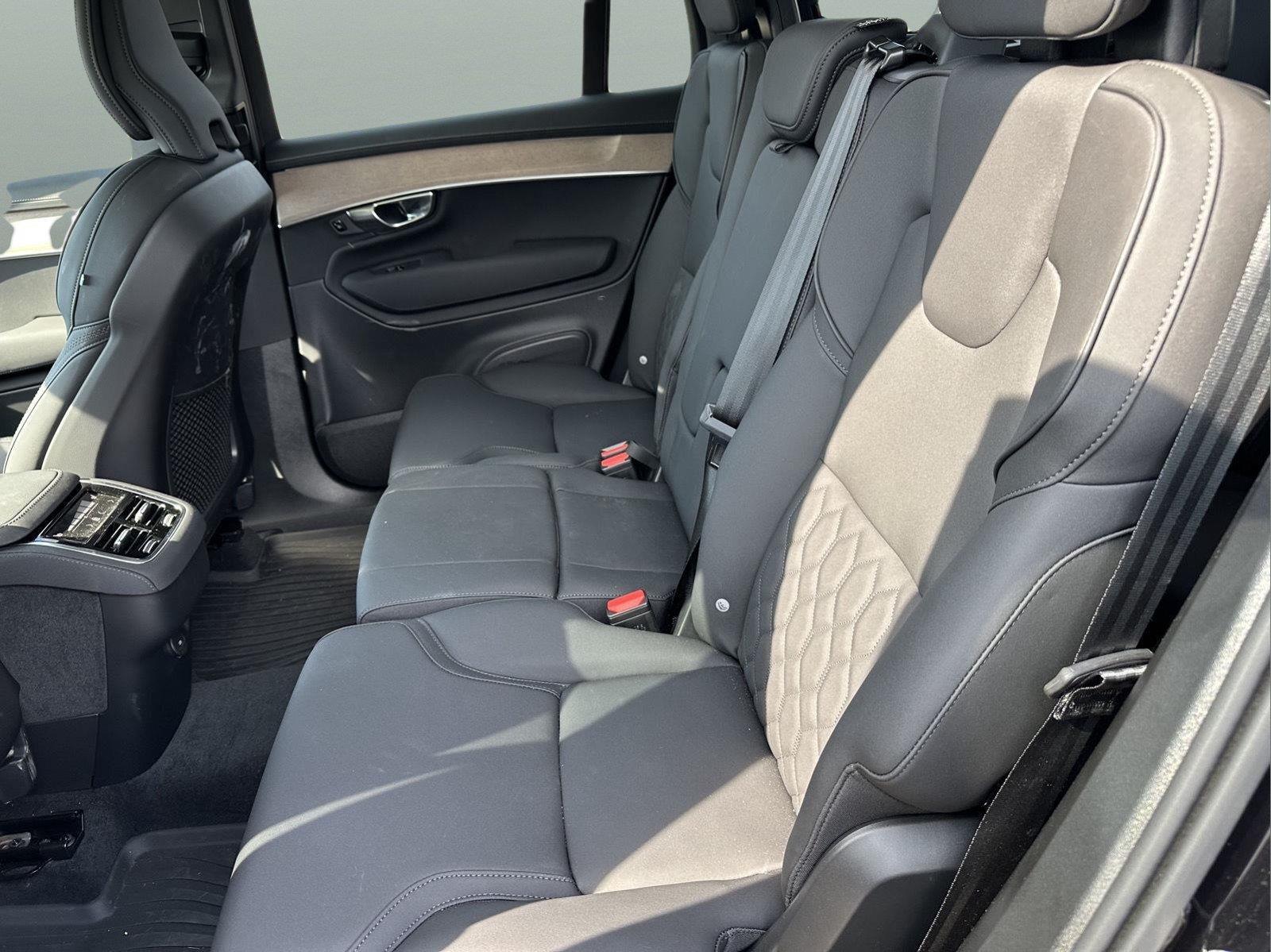 2026 Volvo XC90 Plus - Photo 16