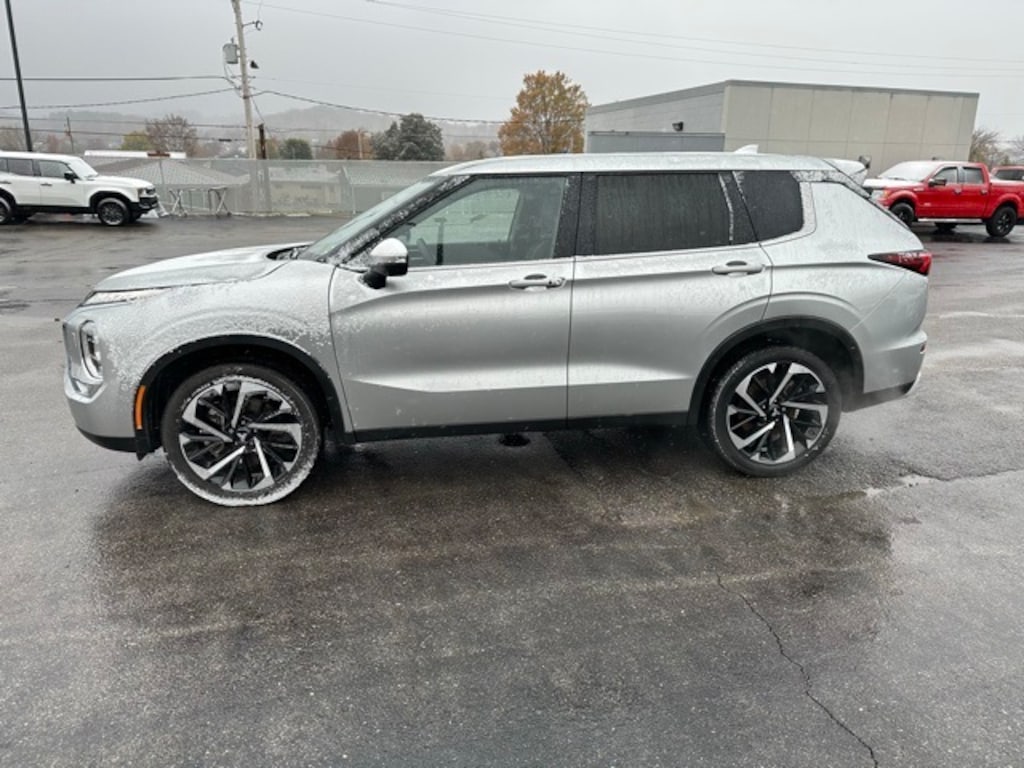 Used 2024 Mitsubishi Outlander SE SUV