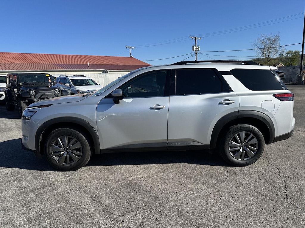 Used 2025 Nissan Pathfinder SV SUV