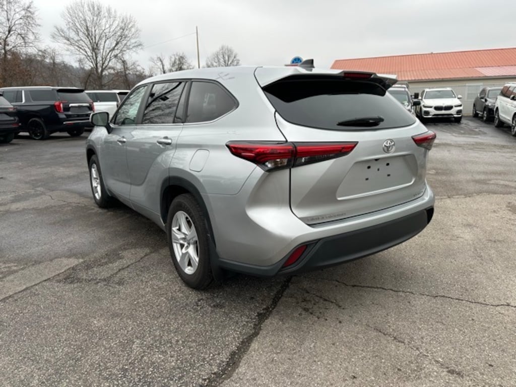 Used 2023 Toyota Highlander L SUV