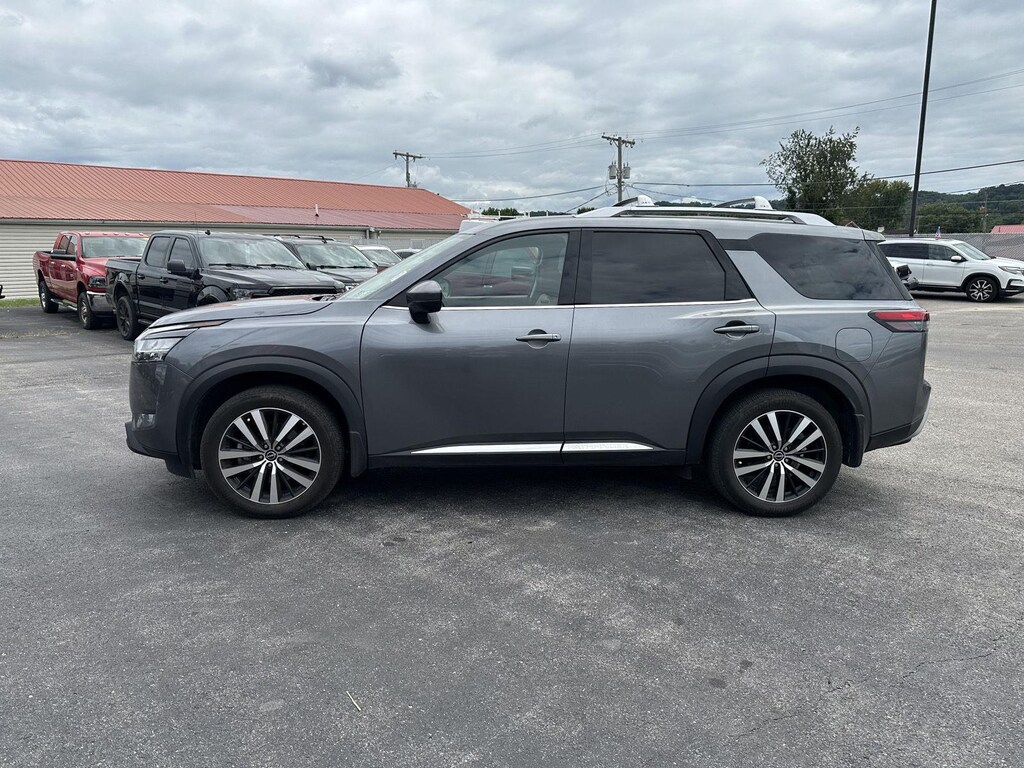 Used 2024 Nissan Pathfinder Platinum SUV