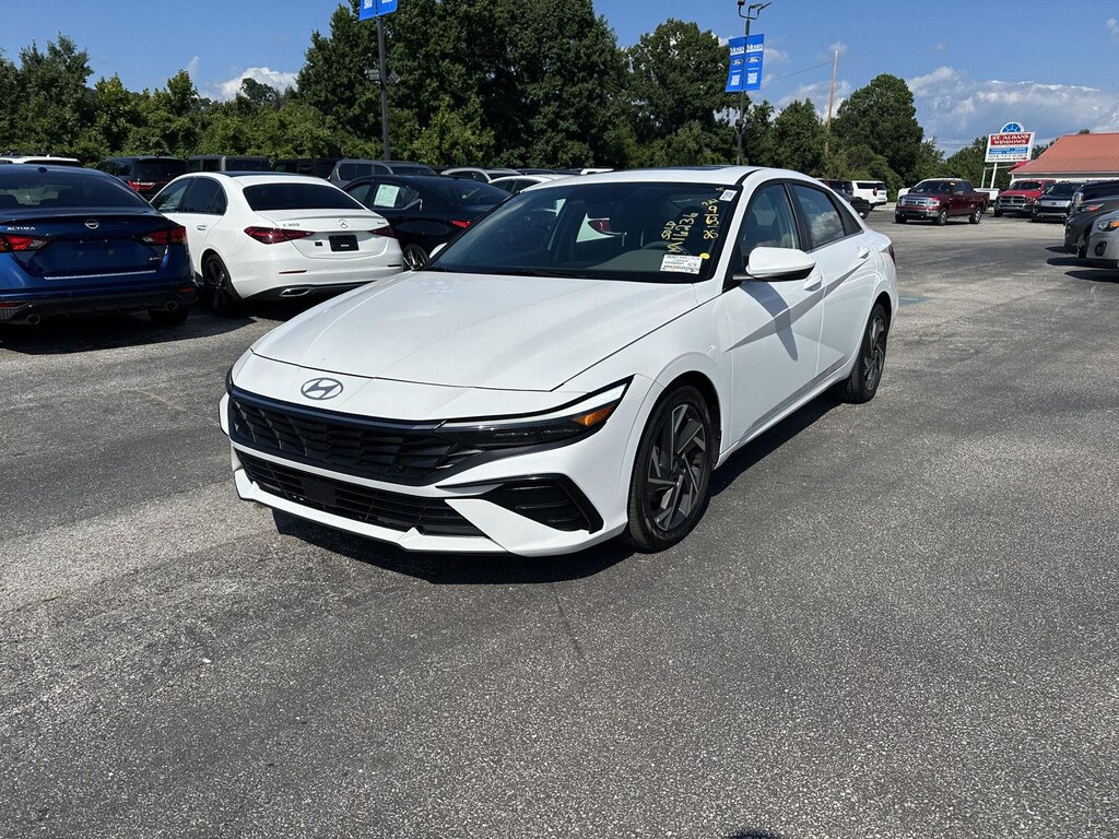 Certified 2025 Hyundai Elantra SEL Convenience Sedan