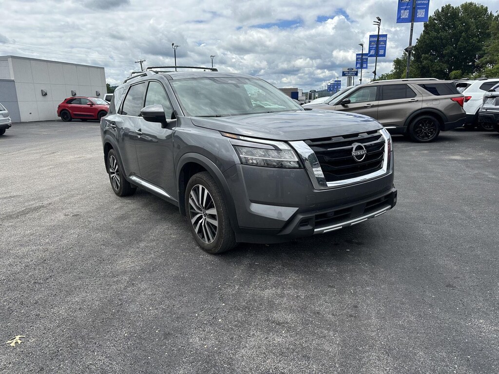 Used 2024 Nissan Pathfinder Platinum SUV