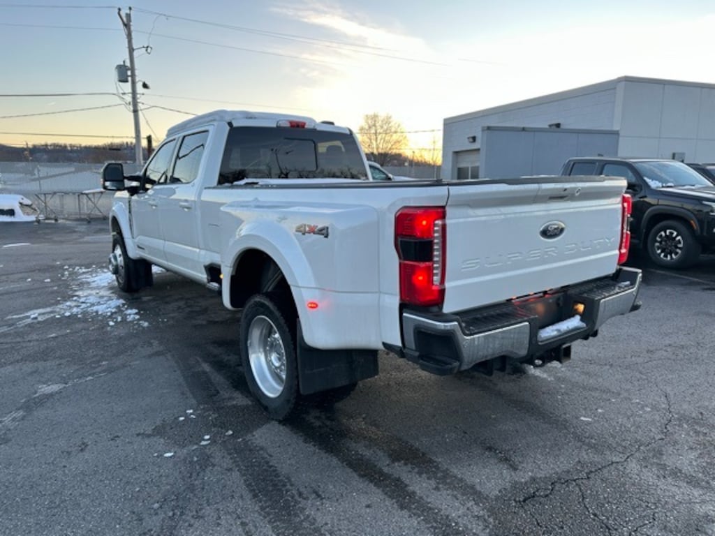 Used 2024 Ford F-450SD Lariat Truck