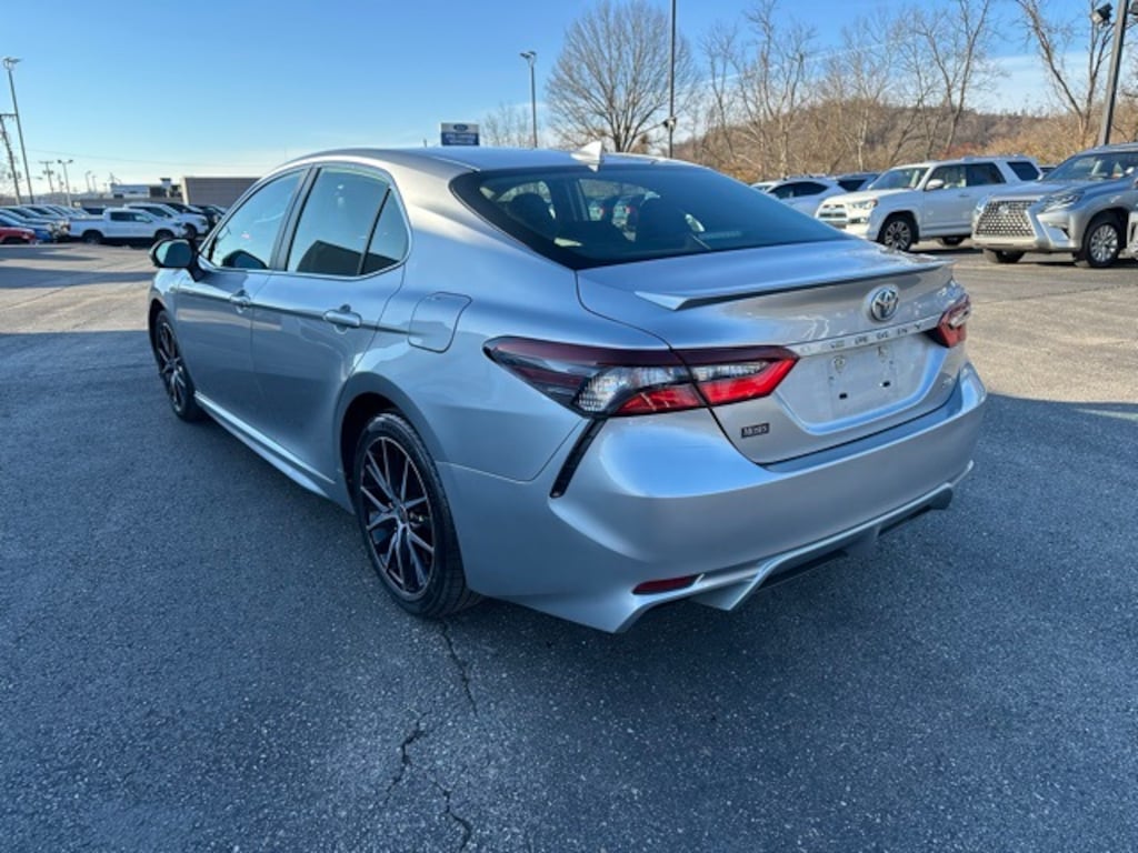 Used 2023 Toyota Camry SE Sedan