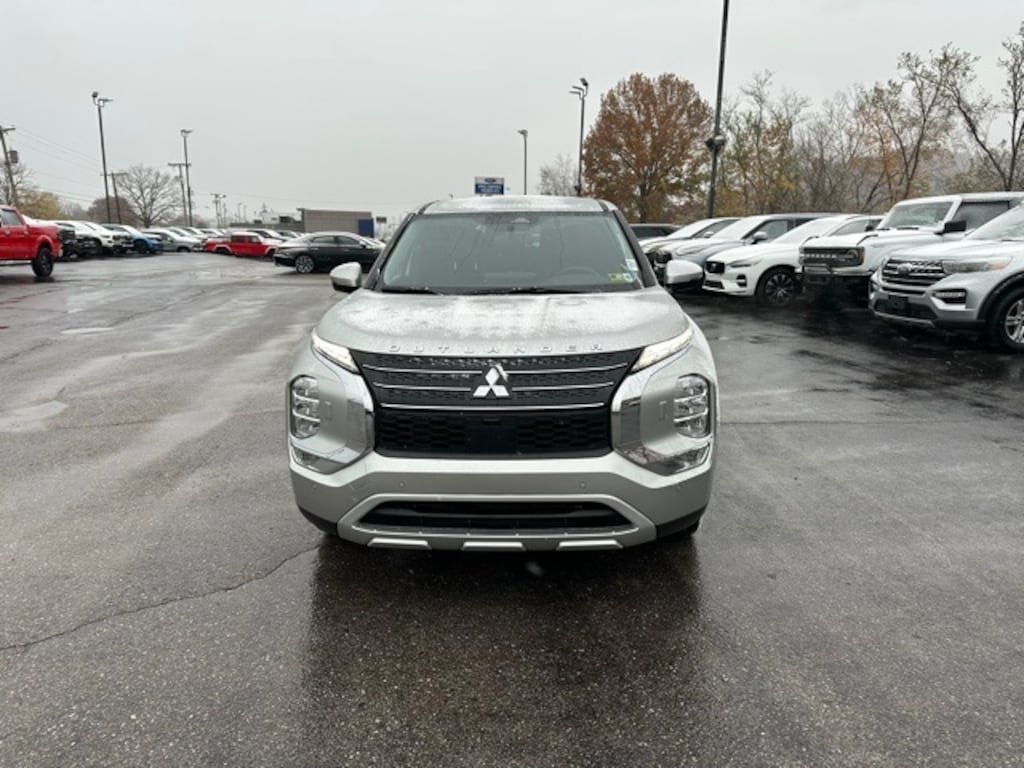 Used 2024 Mitsubishi Outlander SE SUV