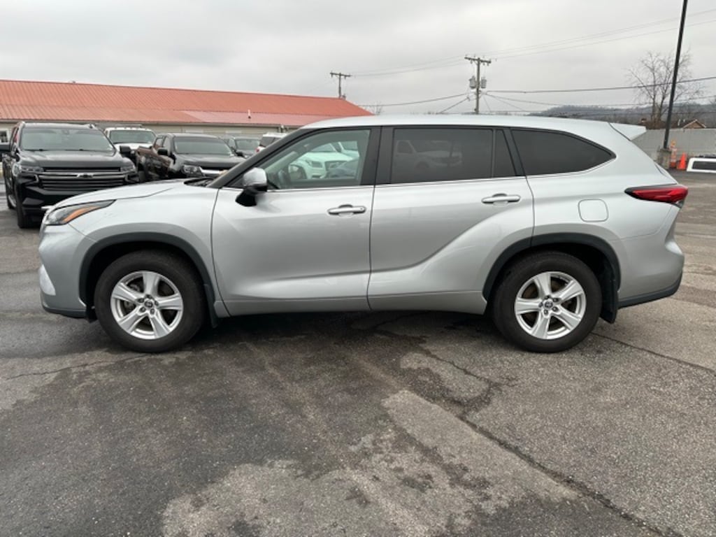 Used 2023 Toyota Highlander L SUV