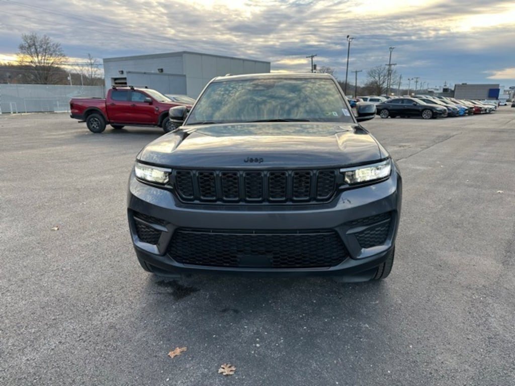 Used 2023 Jeep Grand Cherokee Altitude SUV