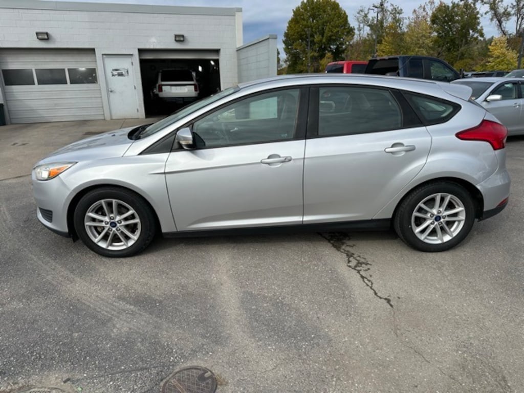 Used 2017 Ford Focus SE Hatchback